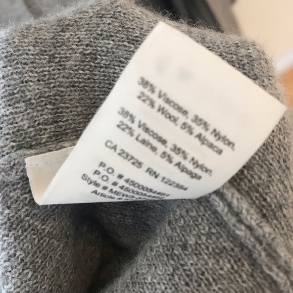 Aritzia Golden by TNA Roohan sweater cape XXS/xs - Picture 5 of 7